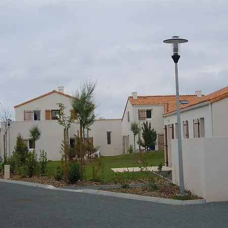 Goelia Les Grands Rochers פארק נופש 3*