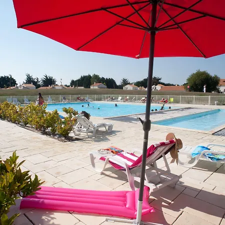 Goelia Les Grands Rochers פארק נופש 3*