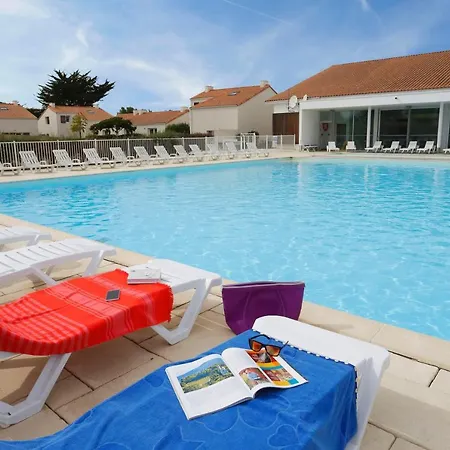 Goelia Les Grands Rochers פארק נופש 3*